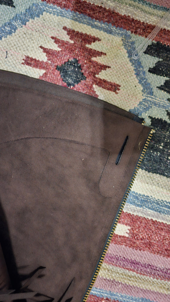 Berry Fit Chocolate Ultrasuede Chaps Large New – Rock & Rail Western Wear