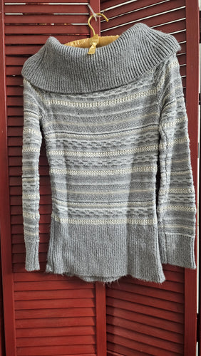 White House/Black Market Sweater XS EMBELLISHED