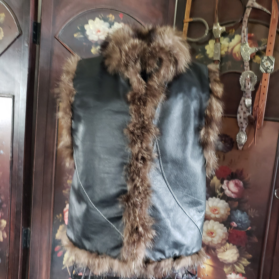 Boutique Mitchies Leather VEST SMALL QUILTED INSIDE FUR TRIM